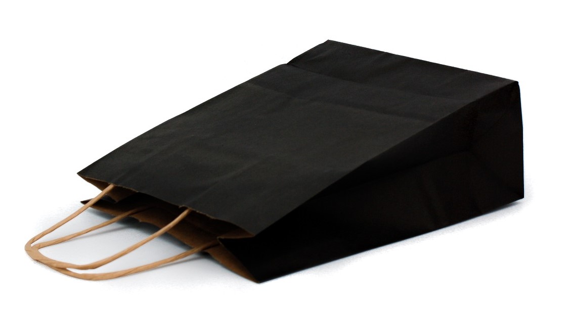 06__MG_9788Paint_ Schwarze Geschenktasche aus Papier mit Naturgriffen